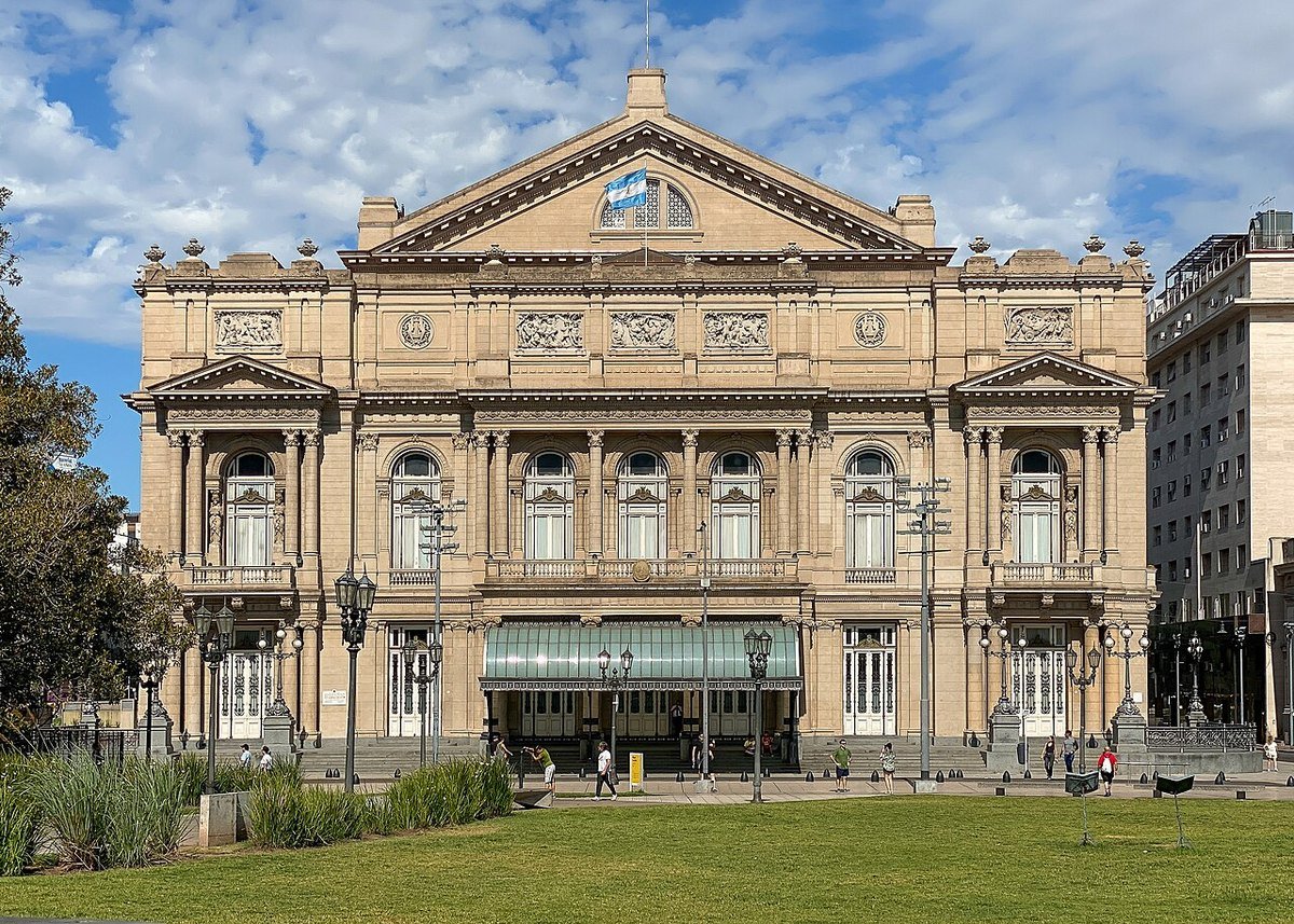 Fachada principal do Teatro Colón